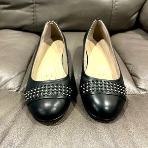 Ecco flat black shoes